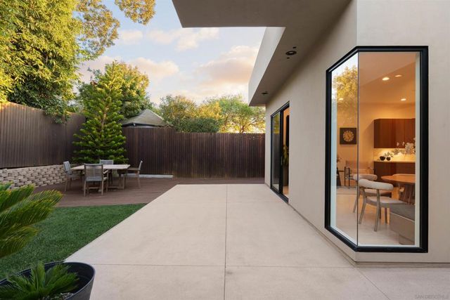 8751 Glenwick Ln, La Jolla, CA 92037