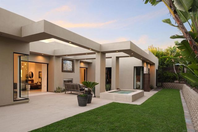 8751 Glenwick Ln, La Jolla, CA 92037