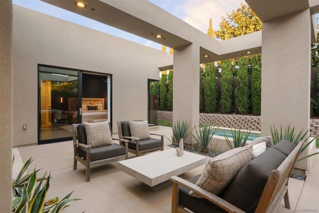 8751 Glenwick Ln, La Jolla, CA 92037