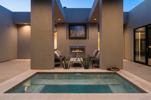 8751 Glenwick Ln, La Jolla, CA 92037