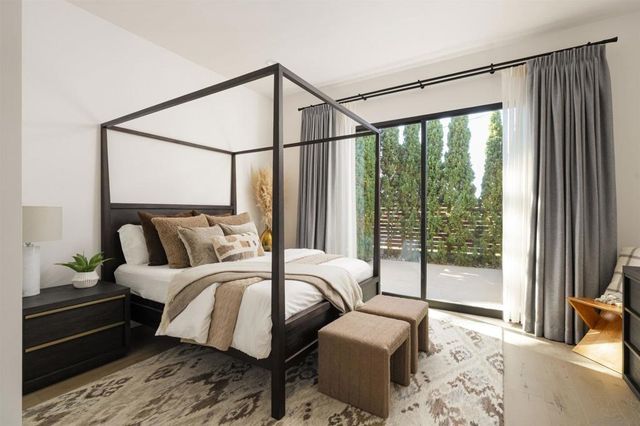 8751 Glenwick Ln, La Jolla, CA 92037