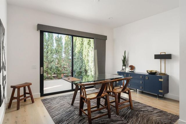 8751 Glenwick Ln, La Jolla, CA 92037