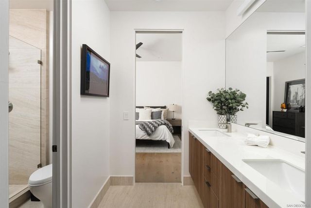 8751 Glenwick Ln, La Jolla, CA 92037