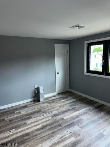 80 Koster St, Wallington Boro, NJ 07057