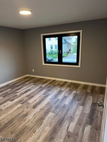 80 Koster St, Wallington Boro, NJ 07057