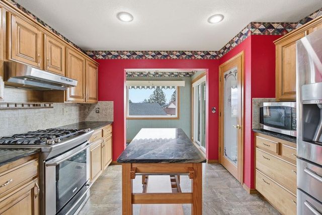 8722 E Boardwalk Ln, Spokane, WA 99212