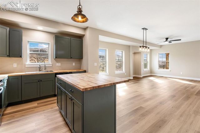 201 W Womack Avenue, Cripple Creek, CO 80813