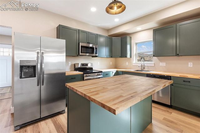201 W Womack Avenue, Cripple Creek, CO 80813