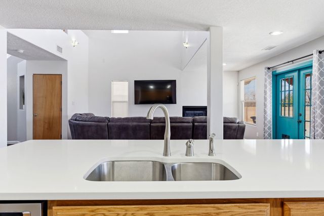 10040 Vista Cantera Lane NW, Albuquerque, NM 87114