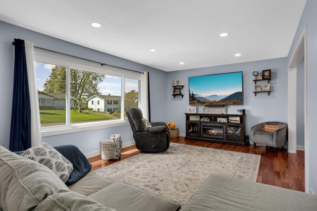 2183 Radatz Avenue, Maplewood, MN 55109