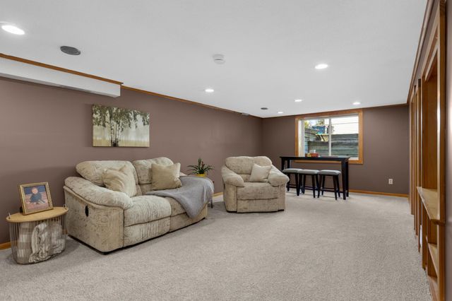 2183 Radatz Avenue, Maplewood, MN 55109