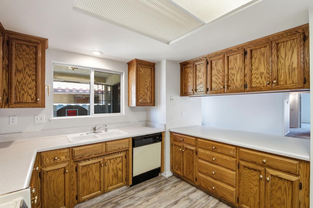 Image 6 of property listing at 88 Rosewood Circle, Madera, CA 93637