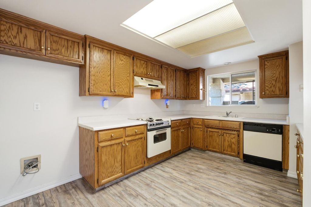 Image 7 of property listing at 88 Rosewood Circle, Madera, CA 93637