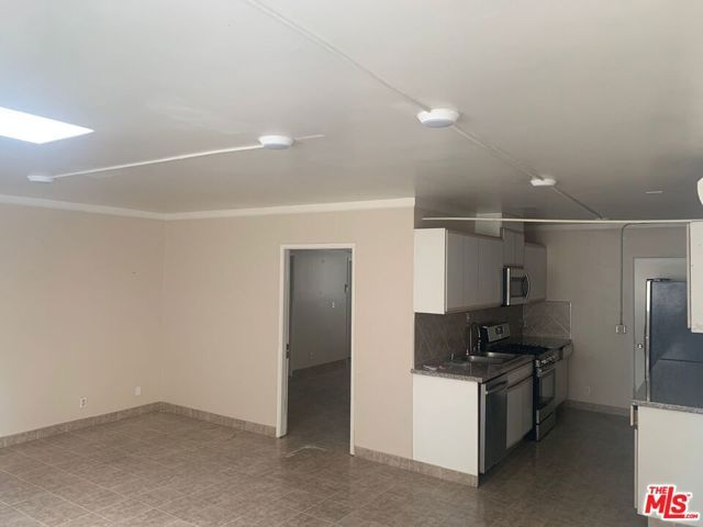 7304 Canby Avenue, Reseda (los Angeles), CA 91335