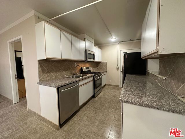 7304 Canby Avenue, Reseda (los Angeles), CA 91335