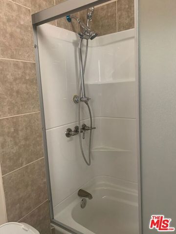 7304 Canby Avenue, Reseda (los Angeles), CA 91335