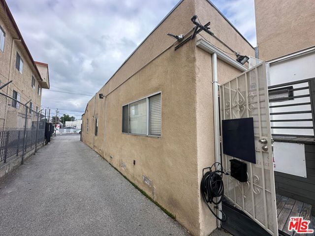 7304 Canby Avenue, Reseda (los Angeles), CA 91335