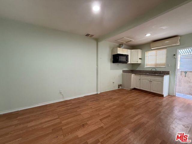 7304 Canby Avenue, Reseda (los Angeles), CA 91335