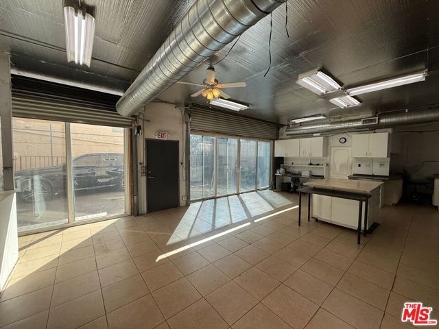 7304 Canby Avenue, Reseda (los Angeles), CA 91335