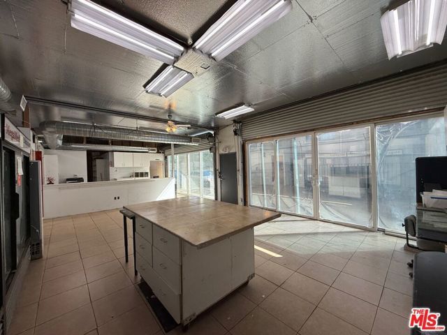 7304 Canby Avenue, Reseda (los Angeles), CA 91335