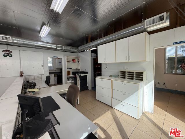 7304 Canby Avenue, Reseda (los Angeles), CA 91335