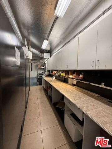 7304 Canby Avenue, Reseda (los Angeles), CA 91335