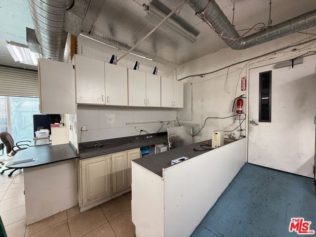 7304 Canby Avenue, Reseda (los Angeles), CA 91335