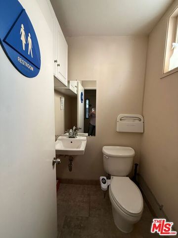 7304 Canby Avenue, Reseda (los Angeles), CA 91335