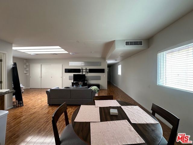 7304 Canby Avenue, Reseda (los Angeles), CA 91335