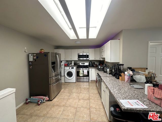 7304 Canby Avenue, Reseda (los Angeles), CA 91335