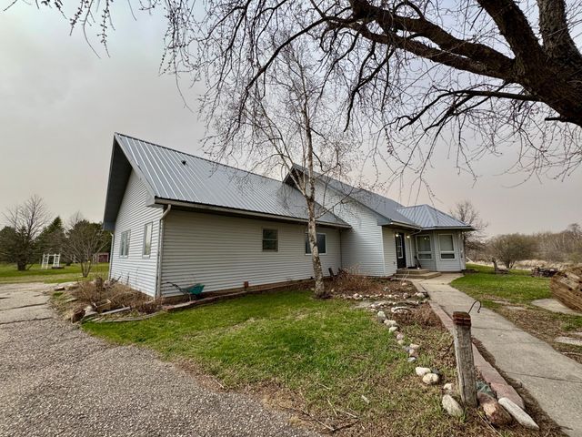 2866 12th Street NW, Baudette, MN 56623