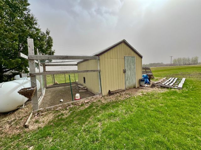 2866 12th Street NW, Baudette, MN 56623