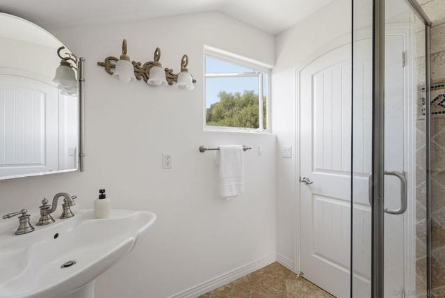 931 Sol Vista Glen, Escondido, CA 92025
