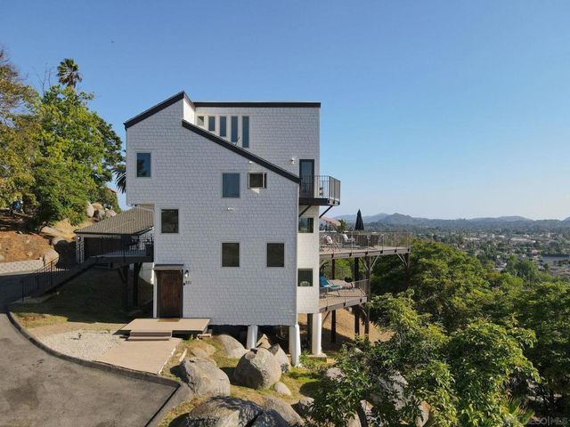 931 Sol Vista Glen, Escondido, CA 92025