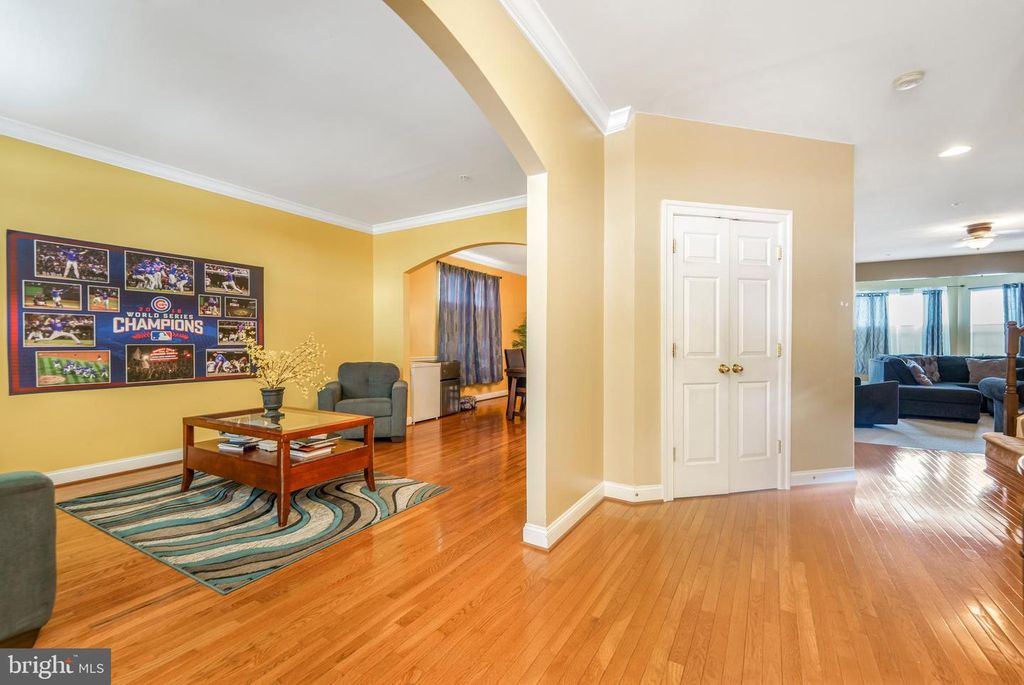 Image 11 of property listing at 23059 WINGED ELM DR, Clarksburg, MD 20871