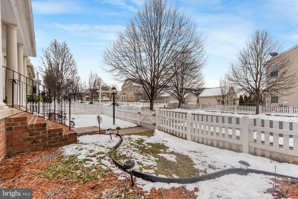 Image 14 of property listing at 23059 WINGED ELM DR, Clarksburg, MD 20871