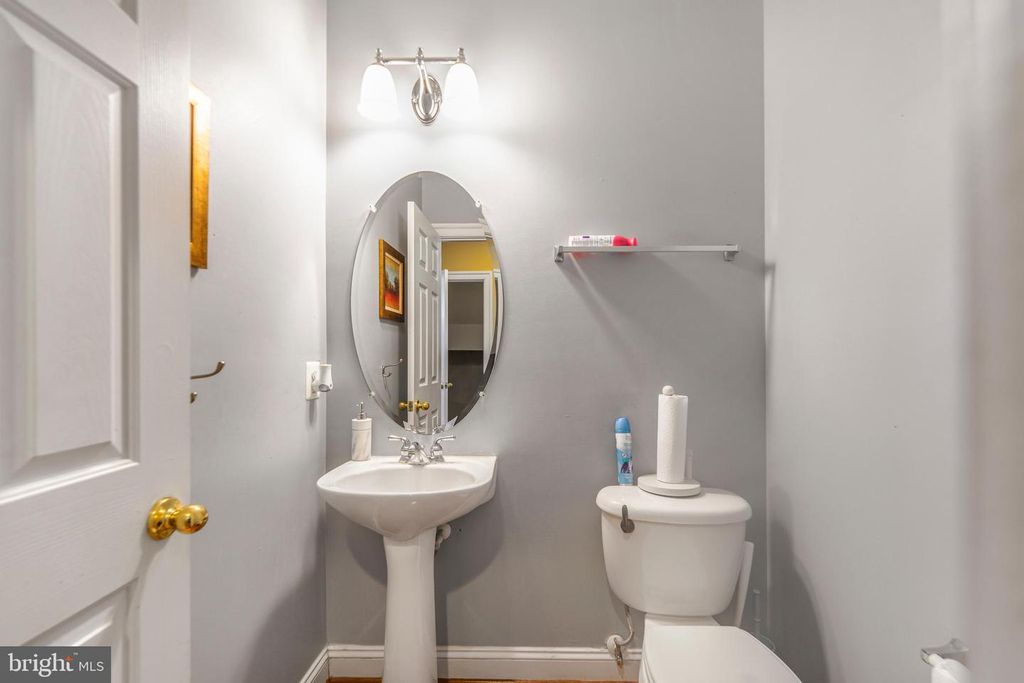 Image 15 of property listing at 23059 WINGED ELM DR, Clarksburg, MD 20871