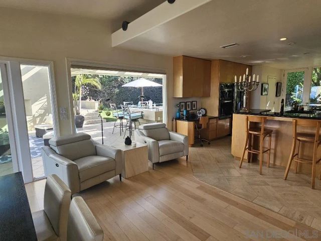 7275 Via Capri, La Jolla, CA 92037