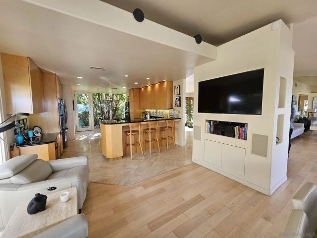 7275 Via Capri, La Jolla, CA 92037