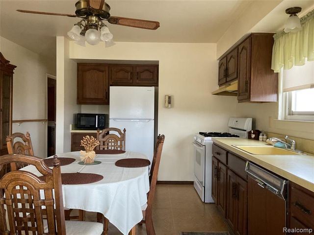 18535 Marquette Street, Roseville, MI 48066