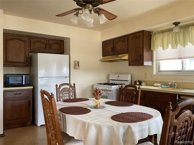 18535 Marquette Street, Roseville, MI 48066