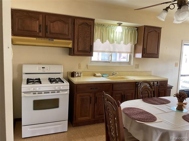 18535 Marquette Street, Roseville, MI 48066