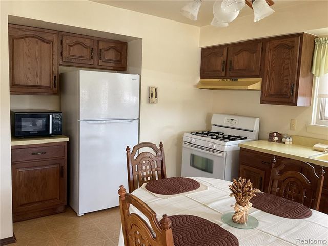 18535 Marquette Street, Roseville, MI 48066