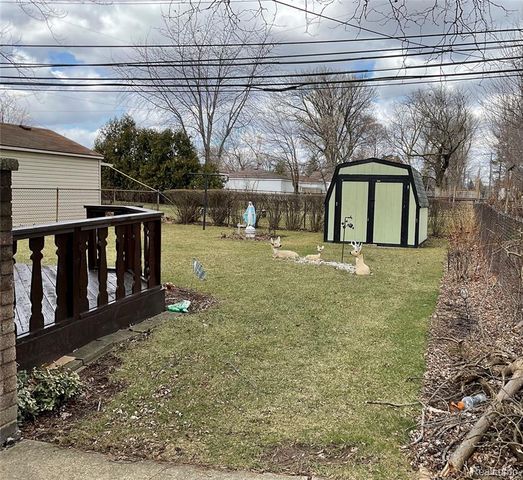 18535 Marquette Street, Roseville, MI 48066