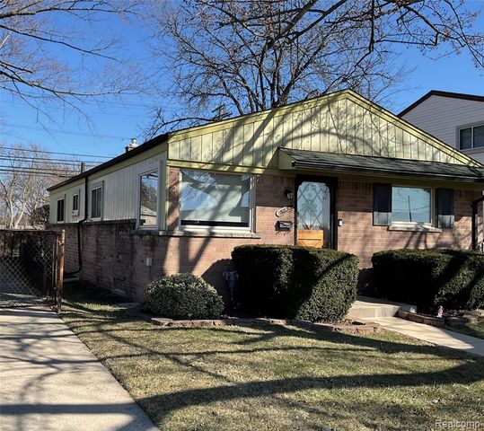 18535 Marquette Street, Roseville, MI 48066