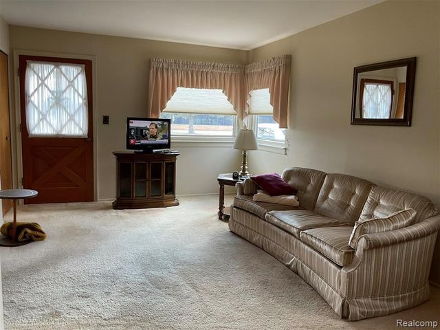 18535 Marquette Street, Roseville, MI 48066