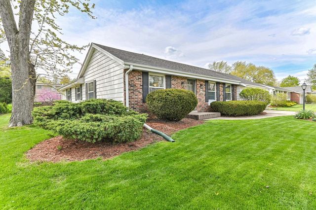 W173N8479 Westbridge AVENUE, Menomonee Falls, WI 53051