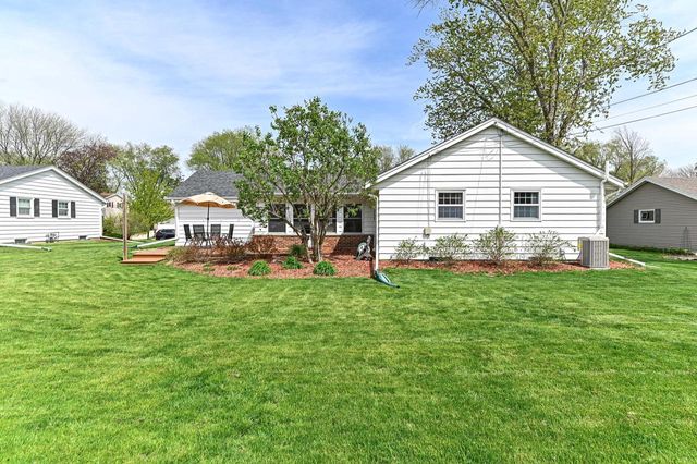 W173N8479 Westbridge AVENUE, Menomonee Falls, WI 53051