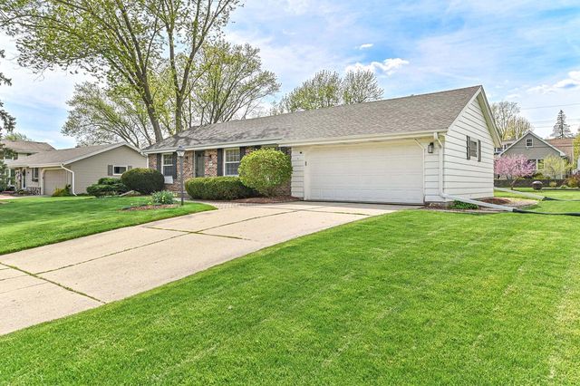 W173N8479 Westbridge AVENUE, Menomonee Falls, WI 53051