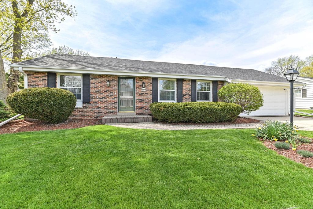 W173N8479 Westbridge AVENUE, Menomonee Falls, WI 53051